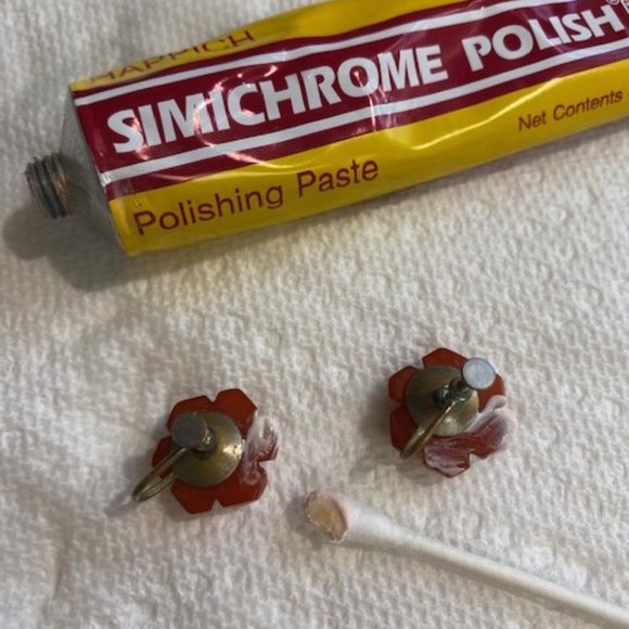 VTG BAKELITE Caramel Flower Carved EARRINGS - Picture 9 of 9